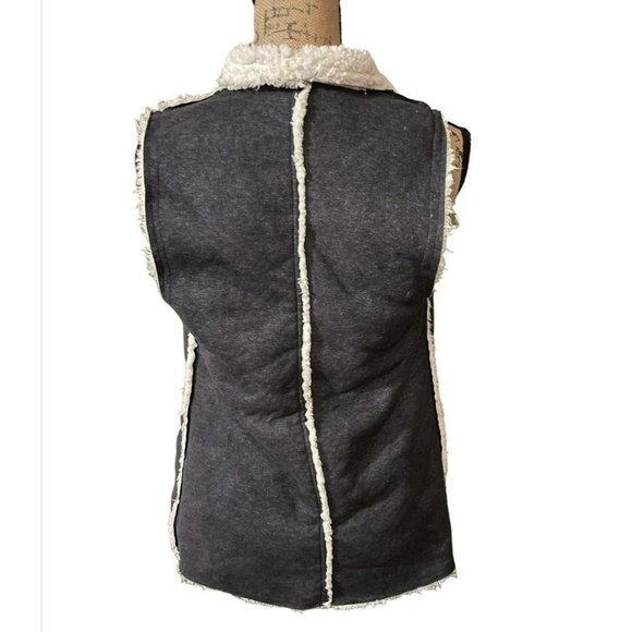 LuLaRoe Marlow Faux Shearling‎ Vest - Picture 5 of 7